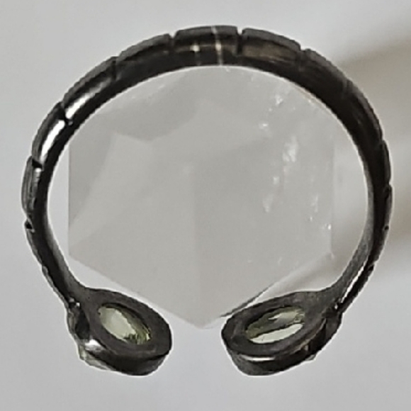 Green Stone Ring - Picture 2 of 3